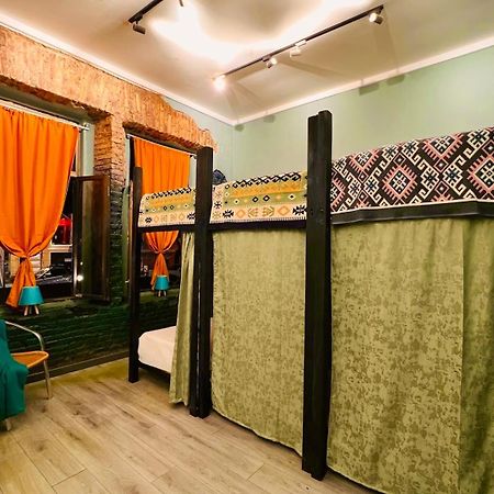 Communication Hostel 巴统 外观 照片