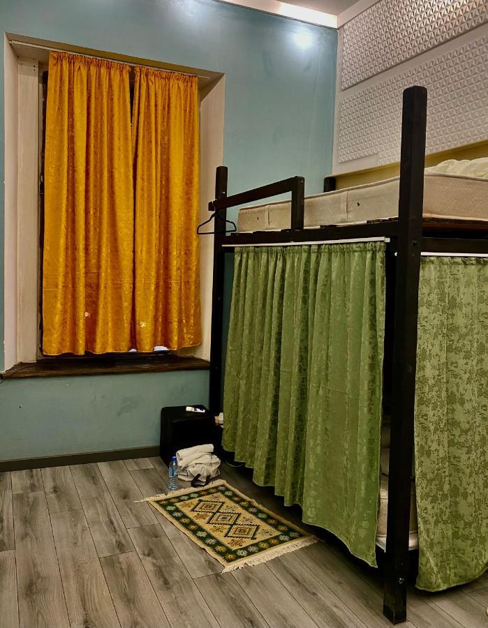 Communication Hostel 巴统 外观 照片