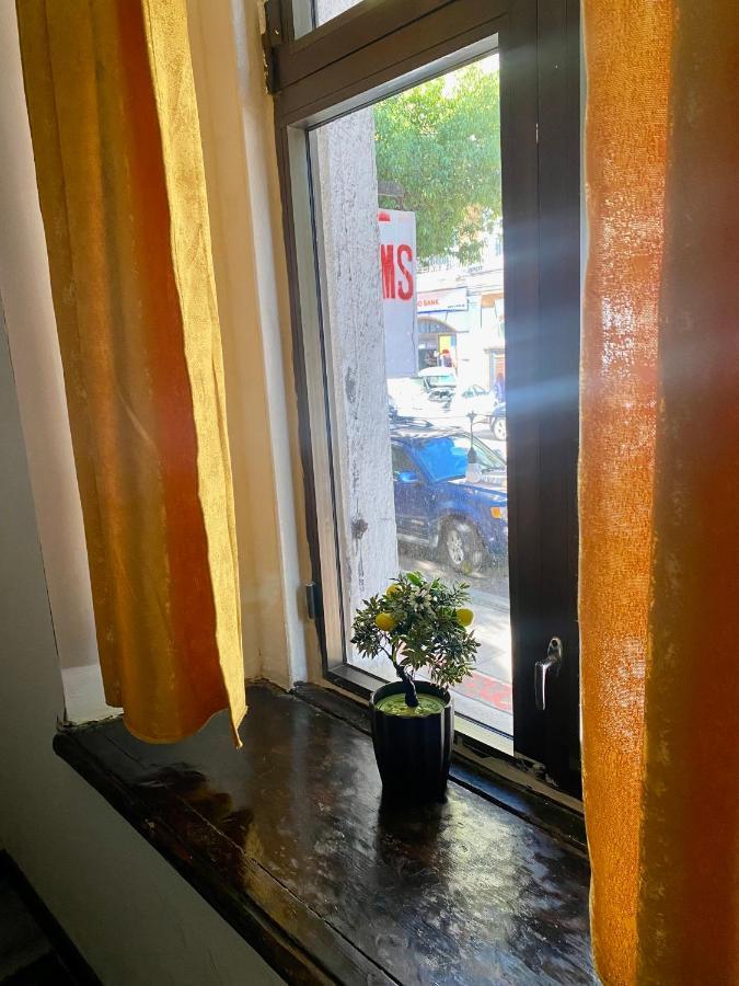 Communication Hostel 巴统 外观 照片