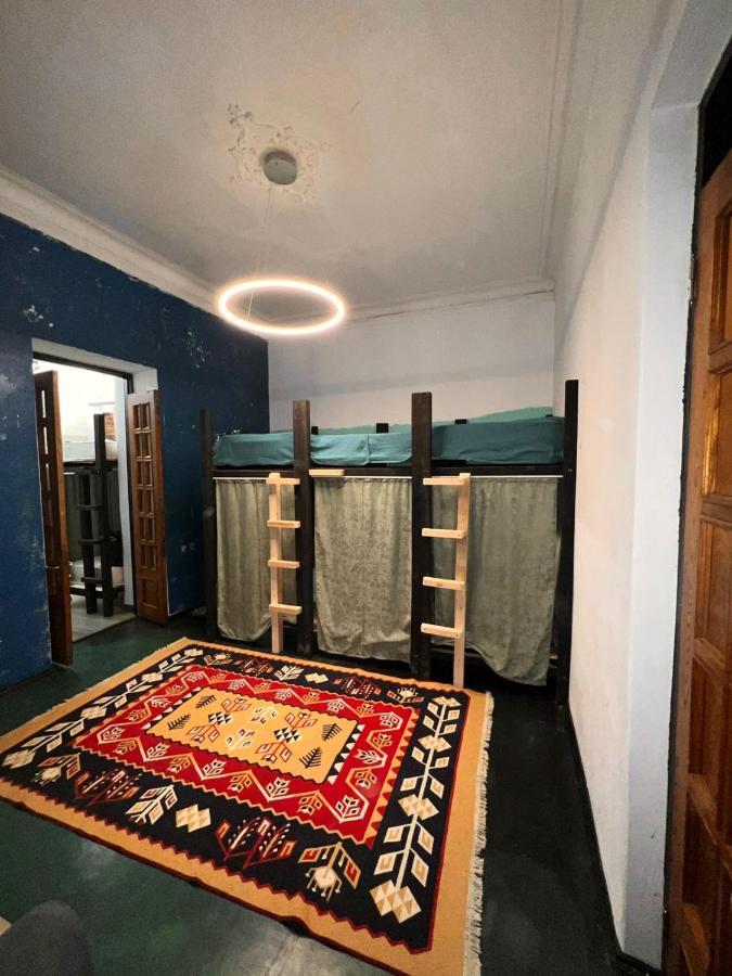 Communication Hostel 巴统 外观 照片